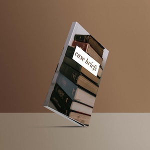 Puede incluir: Una pila de libros antiguos de tapa dura con una etiqueta blanca que dice "case briefs".
