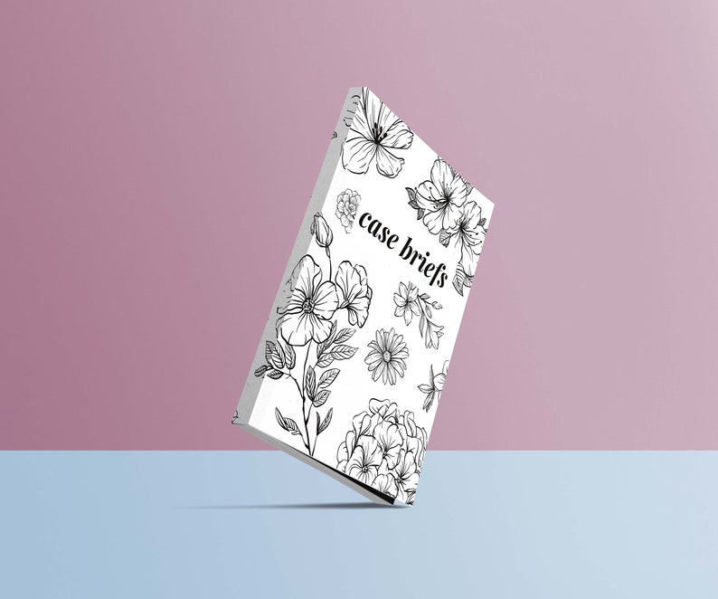 Puede incluir: Un cuaderno blanco con un dise&ntilde;o floral negro y el texto "case briefs" en la portada.