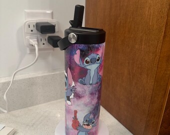 Nuevo vaso Stitch de 22 oz con pajita abatible. Capacidad para hielo 24 horas. "Stitch".