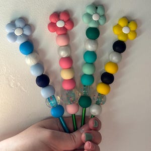 Ergonomic Silicone Bead Crochet Hook: Flower Handle, Pain Relief Tool