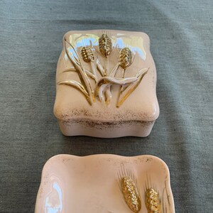 Lefton Kommode Set Tablett und Deckeldose Pink mit Gold Katzenschwanz Spray 1950er Jahre