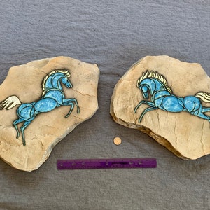 1960er Jahre Hagen Renaker Blaues Pferd Mosaik Wandtafeln Paar