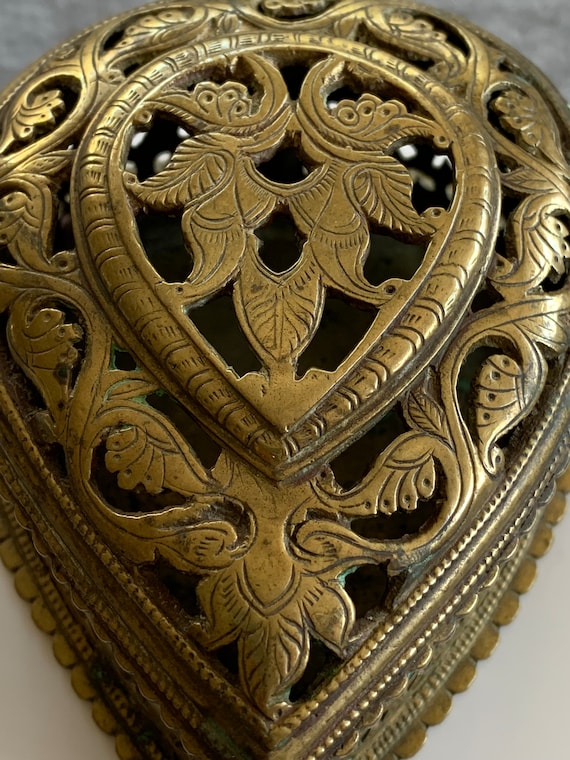 Antique Brass Jali Cut Heart Shape Jewelry Box - image 6