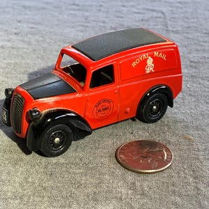 Englischer Postlastwagen und französischer Soldat Figur