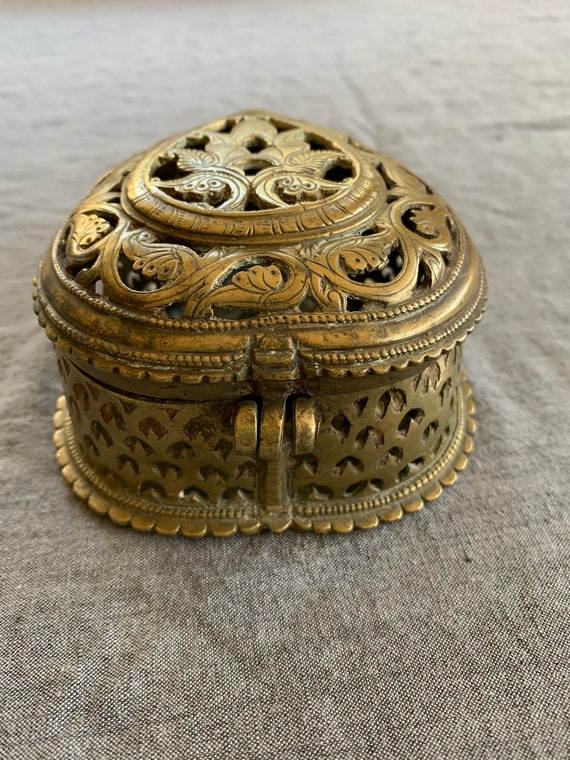 Antique Brass Jali Cut Heart Shape Jewelry Box - image 3