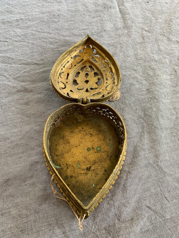 Antique Brass Jali Cut Heart Shape Jewelry Box - image 5