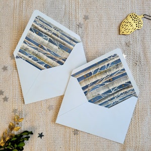 Enveloppe bleu clair - arbres d'hiver