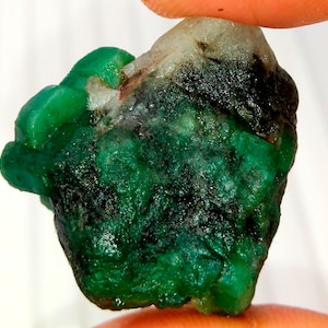 100% Natural Russian Emerald Rough Natural Unheated Untreated Emerald Unpolished Rough, Beautiful Row material Loose Rough