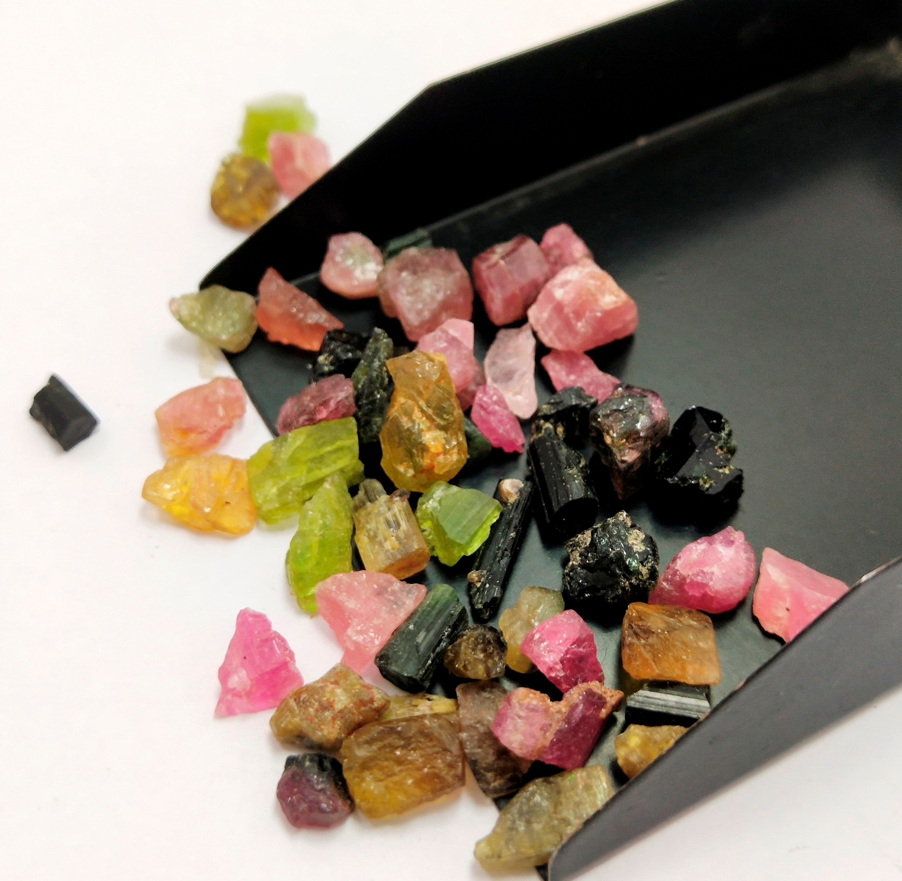 Tourmaline Brute Bicolore Du Mozambique - 20,42 Carats - Pierre Naturelle Rare