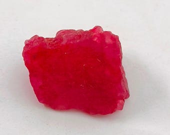Natürlicher Bixbite roter Beryl Kristall roher rauer loser Edelstein Echter roter Beryl Bixbite rauer Edelstein