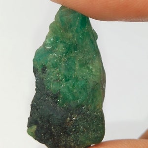 50 Cts 100% Natural Emerald Green Emerald Natural Emerald Rough Loose Gemstone