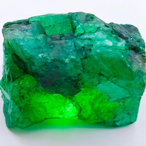 Natural Green Emerald Colombia Rough Loose Gemstone Green Emerald Colombia Rough Gemstone M11