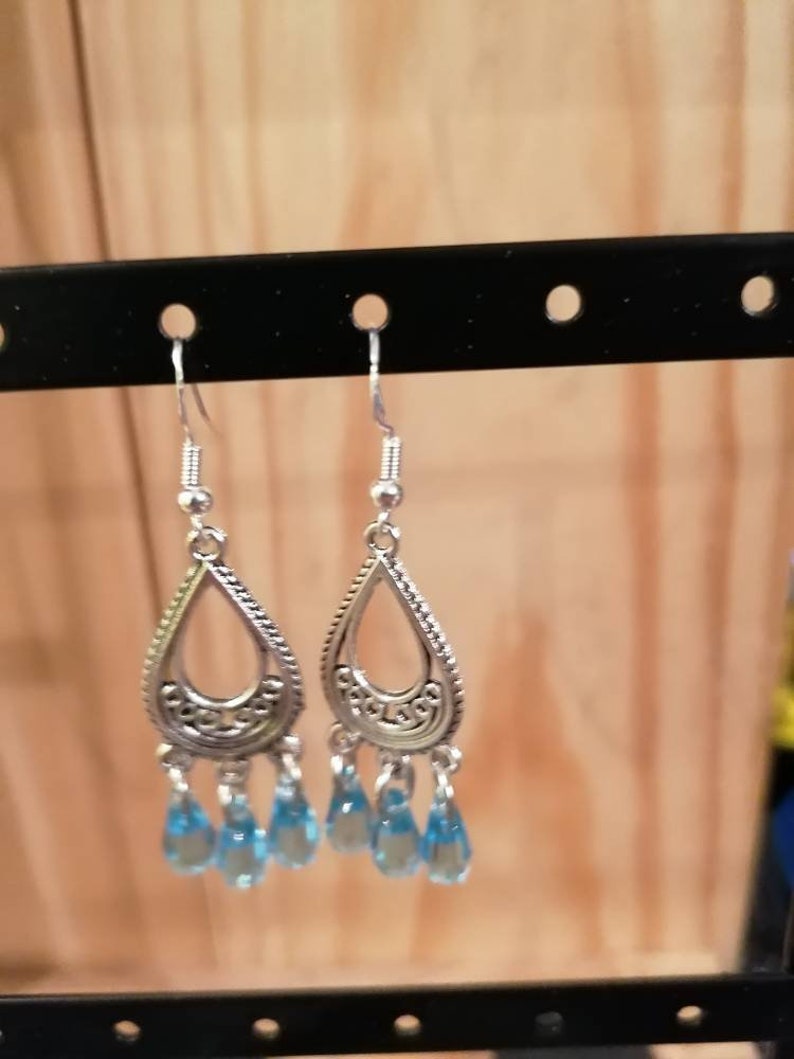 Boucles D’oreilles Clips Bleu Translucide – Forme Bombée Avec Cristaux Bleu Ciel, Modèle 5017