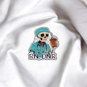Funny RN DNR Skeleton Nurse Enamel Pin – Dark Humor Medical Badge for Nurses