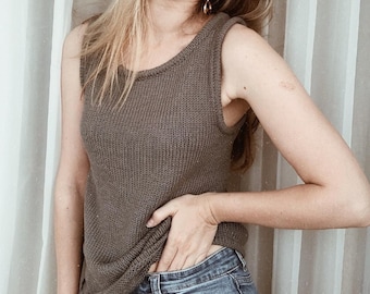 Camiseta de tirantes de punto, blusa de corte relajado, top de mujer tejido a mano, top minimalista sin mangas con cuello redondo, algodón orgánico natural.