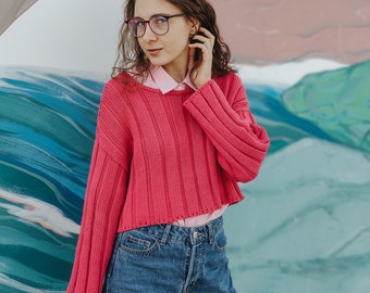 Skrócony sweter oversize, żebrowany sweter damski, dzianinowy sweter damski, ręcznie robiony sweter, luźny sweter dzianinowy, bawełniany sweter w kolorze fuksji