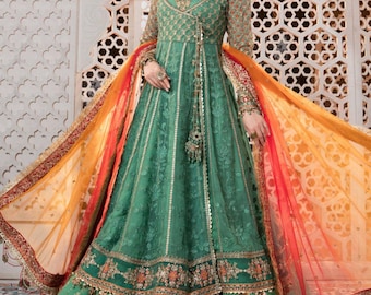 Broderad chiffong lehenga choli: Pakistansk brudklänning
