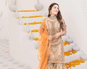 Sharara nupcial bordada: elegante vestido de novia pakistaní naranja con kurta y traje gharara
