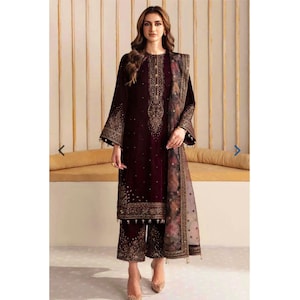 hania amir red velvet dress Dress Decode | @haniaheheofficial in a custom-made velvet dress by  @mihhaofficial Styled by @aarindanoor . . . . . . . . . . . . . . . .  #humawards