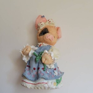 GRIS~Denna lilla GRIS av ENESCO ~"Sow In Love"~Ny i originalkartong med registreringskort (Reg 56TLP233) Från 1995