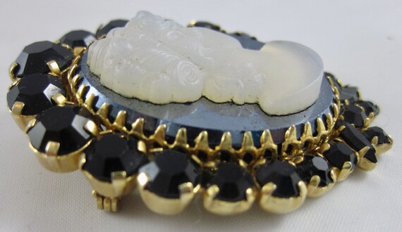 Vintage 1960s Black and Gold Costume Cameo Brooch - image 4