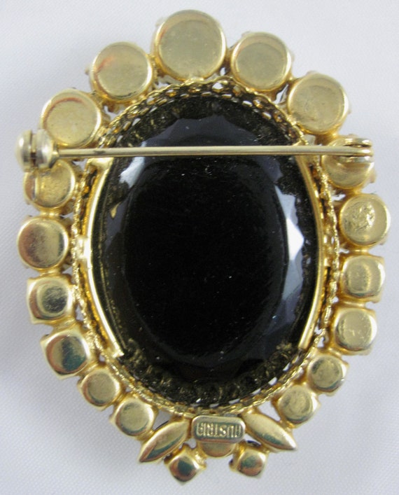 Vintage 1960s Black and Gold Costume Cameo Brooch - image 2