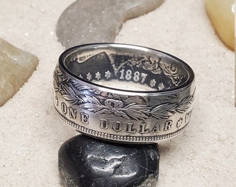 Anillo con moneda de dólar de plata Morgan de EE. UU. de 1887 - Envejecido