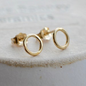 Winzige Gold Kreis Ohrringe | 14k Gold Filled Ohrstecker | Geschenk für Sie