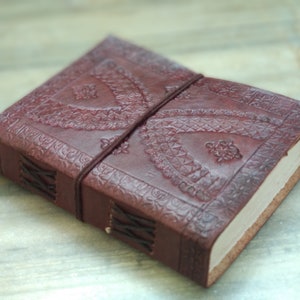 Embossed Leather Journal, Handmade Leather Diary, Brown Color Leather Journal Customized with Lock, Gift For Writers
