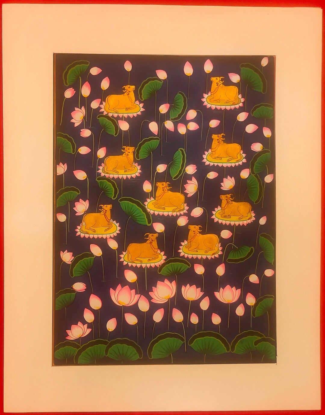 インド手描きピチャワイ画　牛と蓮の花の絵画 黄金の牛のピチワイ画、蓮の花、インドのミニチュアアート - Etsy 日本