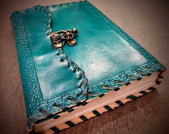 Grünes Handgemachtes Vintage Leder Journal mit Schloss - Unlined Handmade Recycling Refillable Pages - Leder Geschenk für Ihn / Sie