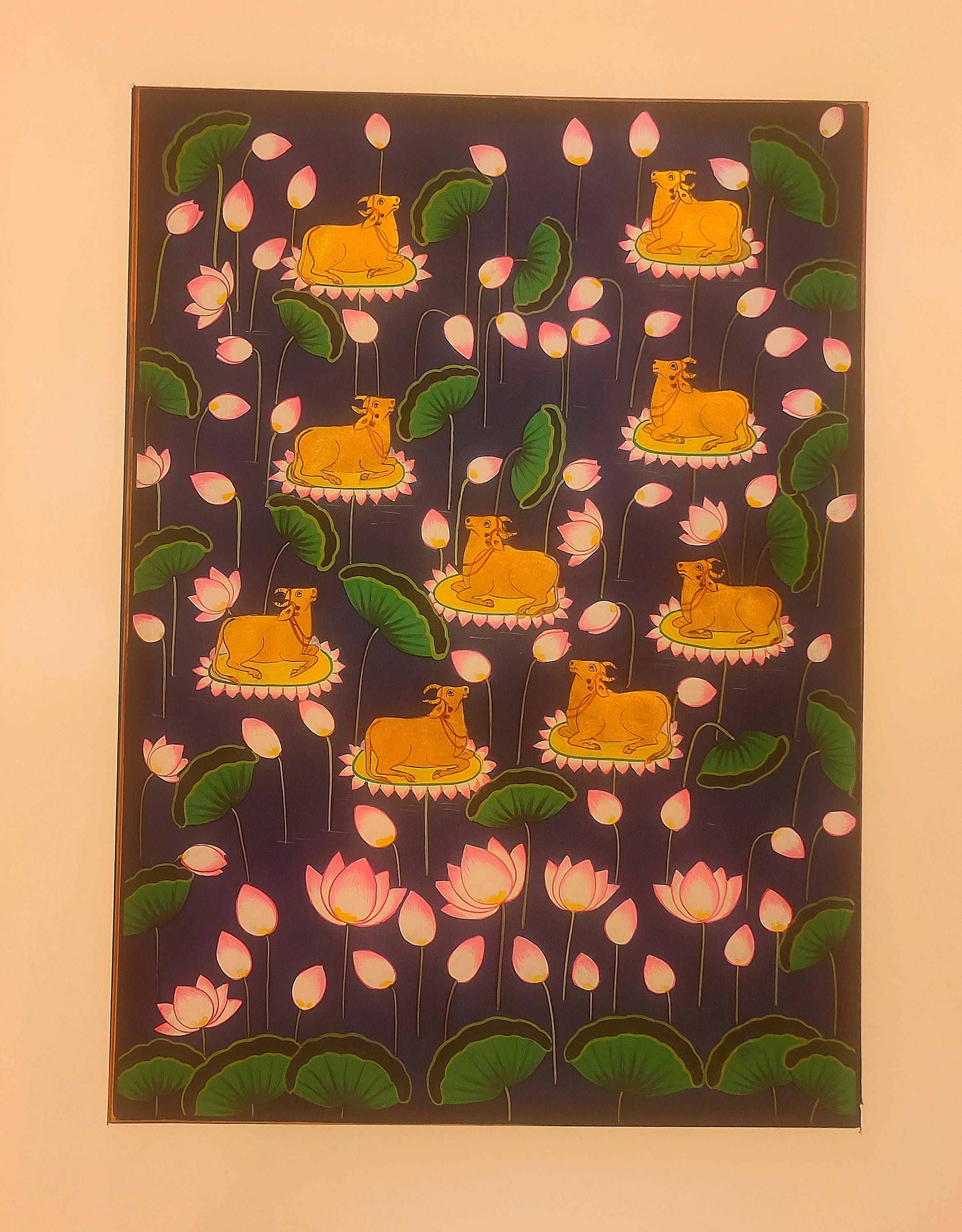 アート・写真 インド手描きピチャワイ画 牛と蓮の花の絵画