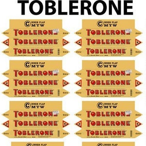 以下が含まれることがあります： 赤い文字で「TOBLERONE」と印刷された、茶色と黄色の紙の包装が8つあります。包装はトブレローネチョコレートバー用で、「Inner Flap」と「CMTW」の文字が印刷されています。