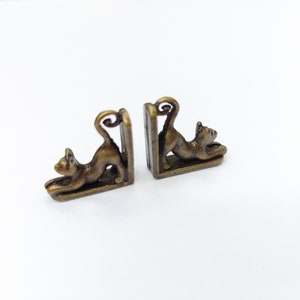 Par de suportes de metal para livros em miniatura para casa de bonecas