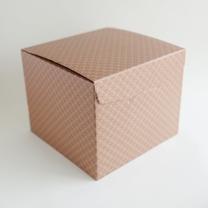 Empty Flat Pack Gift Boxes for DIY hampers, Bridesmaid Boxes, Bridal Shower boxes, weddings gift box. Available Hampersin grey & brown.