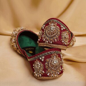 Handcrafted Pakistani Khussa Shoes and Juttis for Women: Embrace the Punjabi Tradition image 2