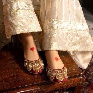 Handcrafted Pakistani Khussa Shoes and Juttis for Women: Embrace the Punjabi Tradition image 5