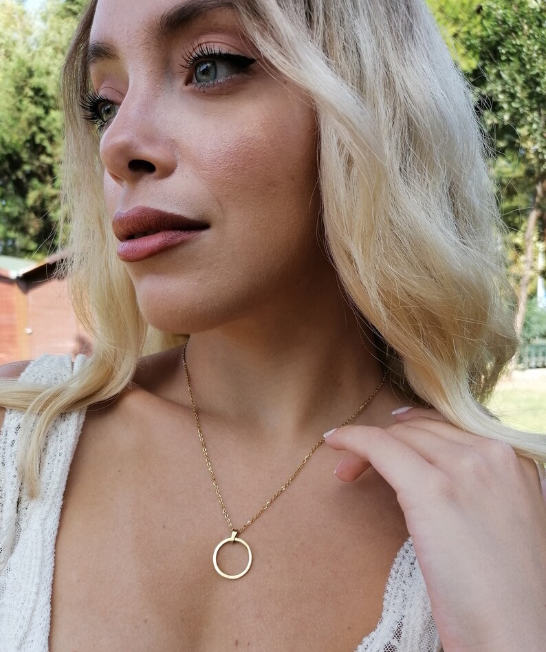 Minimalist necklace GIft for Her Circle Necklace Daily Gold Circle necklace Women/' s Necklaces Geometric Jewelry Delicate Jewerly