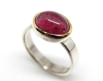 Silver ring with pink tourmaline and gold rim, pink tourmaline cabochon in 18K gold, jewelry gift for women by Bernd-Ove Hansen, size 53,5