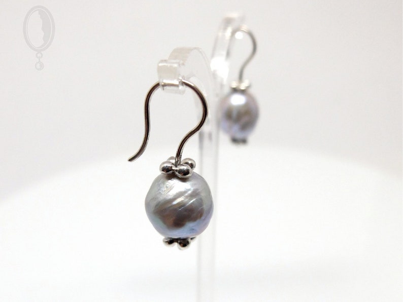 Earrings with large baroque South Sea pearls, unique earrings made of silver with grey baroque pearls by Bernd-Ove Hansen from Berlin image 6