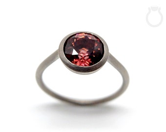 White gold ring with dark pink zircon, unique ring in 18K white gold with round, old pink gemstone by goldsmith Britta Ehlich, size 52