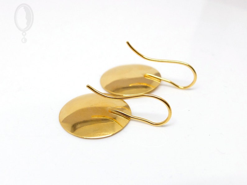 Golden earrings with large round discs, earrings made of silver and plated with fine gold, goldsmith jewelry from Berlin by B-O Hansen image 9