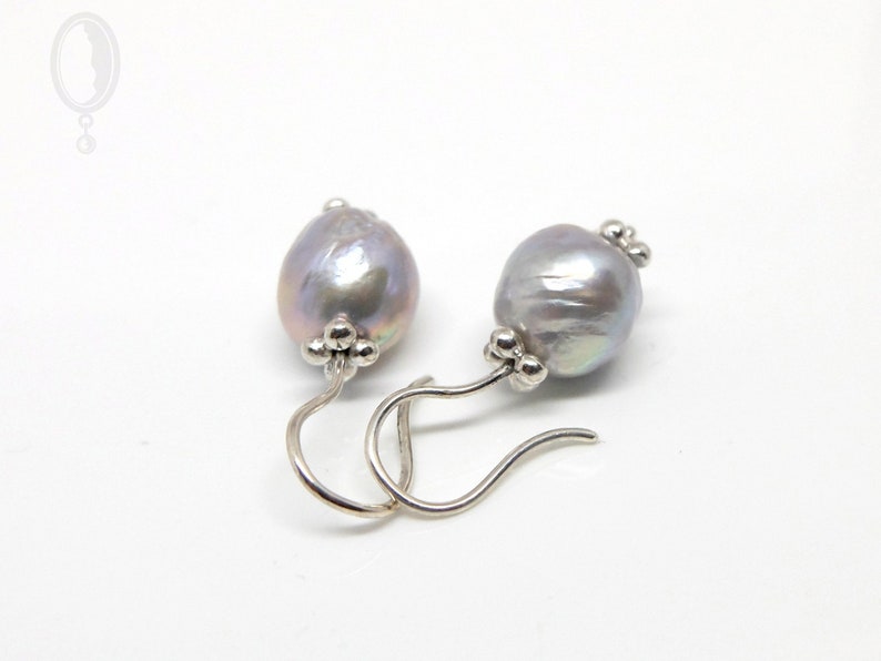 Earrings with large baroque South Sea pearls, unique earrings made of silver with grey baroque pearls by Bernd-Ove Hansen from Berlin image 8