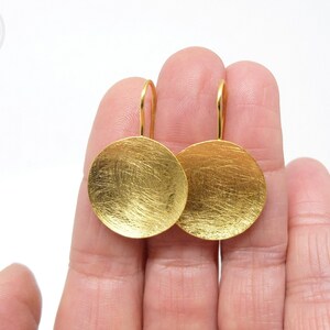 Golden earrings with large round discs, earrings made of silver and plated with fine gold, goldsmith jewelry from Berlin by B-O Hansen image 2