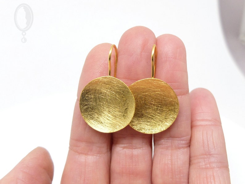 Golden earrings with large round discs, earrings made of silver and plated with fine gold, goldsmith jewelry from Berlin by B-O Hansen image 2