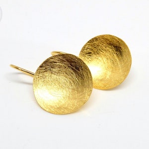 Golden earrings with large round discs, earrings made of silver and plated with fine gold, goldsmith jewelry from Berlin by B-O Hansen image 8