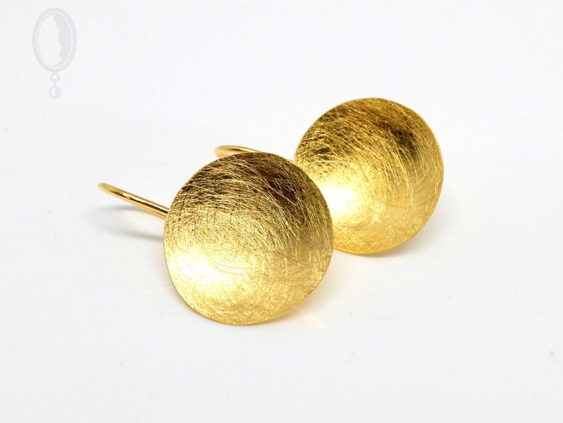 Golden earrings with large round discs, earrings made of silver and plated with fine gold, goldsmith jewelry from Berlin by B-O Hansen image 8