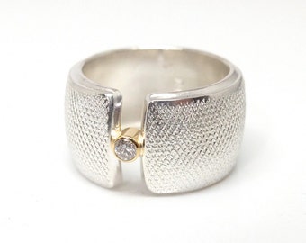 Wide silver ring with a fine structure and diamond in a gold setting, tension ring made of silver with brilliant, unique piece by Marcel Meier in size. 60