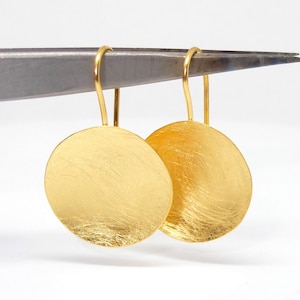 Golden earrings with large round discs, earrings made of silver and plated with fine gold, goldsmith jewelry from Berlin by B-O Hansen image 1