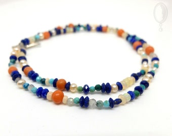 Short necklace made of lapis lazuli, turquoise, coral, real pearls, labradorite and opal, necklace with colorful gemstone mix, length 47cm